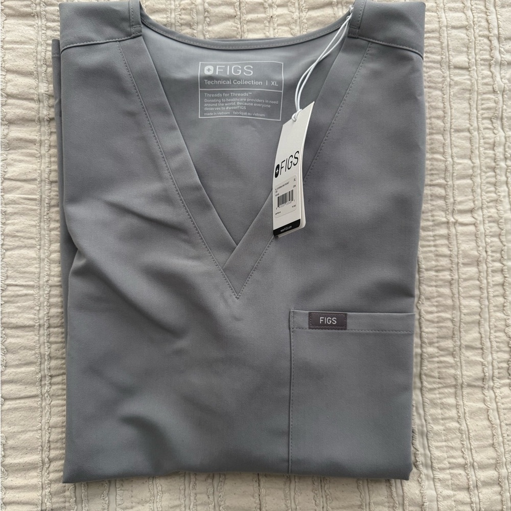 Figs Women’s Gray Scrub Top